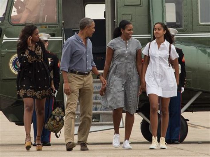 Capturing The Journey: Photos Of Michelle Obama When She Was Pregnant