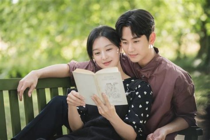 Exploring Kim Soo Hyun's Love Life: Who Is He Dating In 2024?