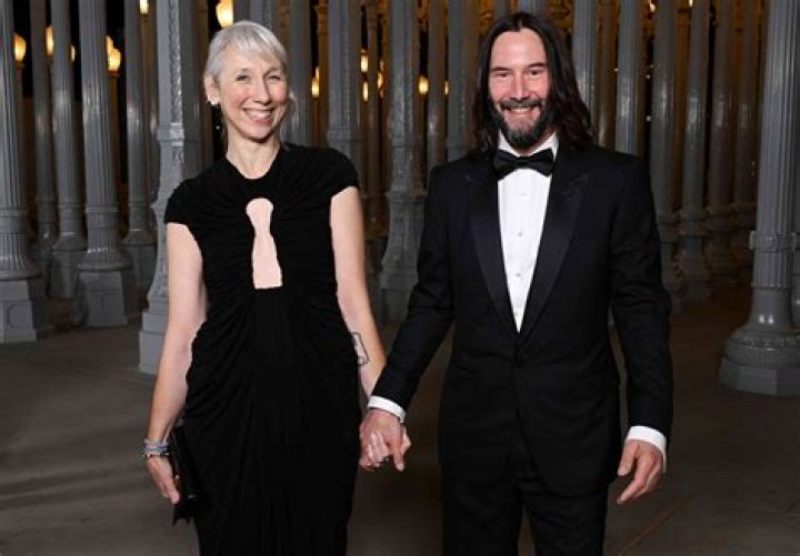 Exploring The Connection Between Keanu And Jennifer: A Star-Studded Friendship