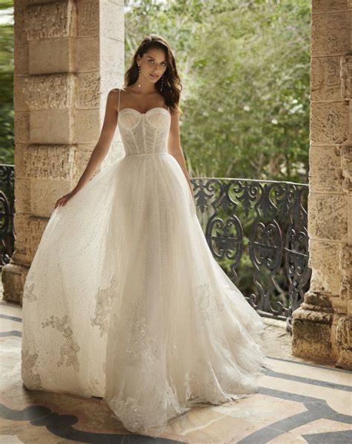 Stunning 2024 Wedding Dress: The Ultimate Guide To Find Your Dream Gown