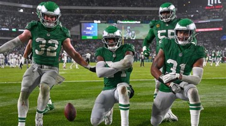 The Allure Of The Kelly Green Swift Jersey: A Fashion Statement In Sports